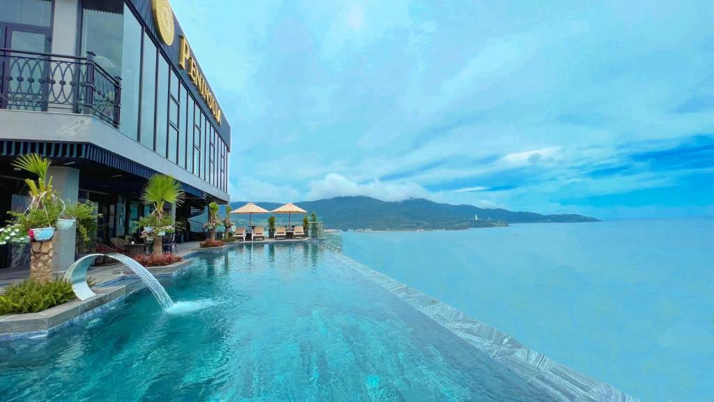 Peninsula Hotel Danang