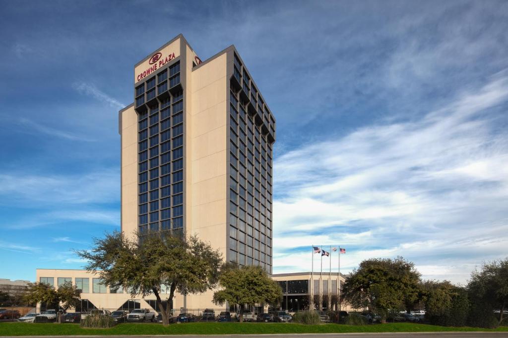 Crowne Plaza Dallas Market Center